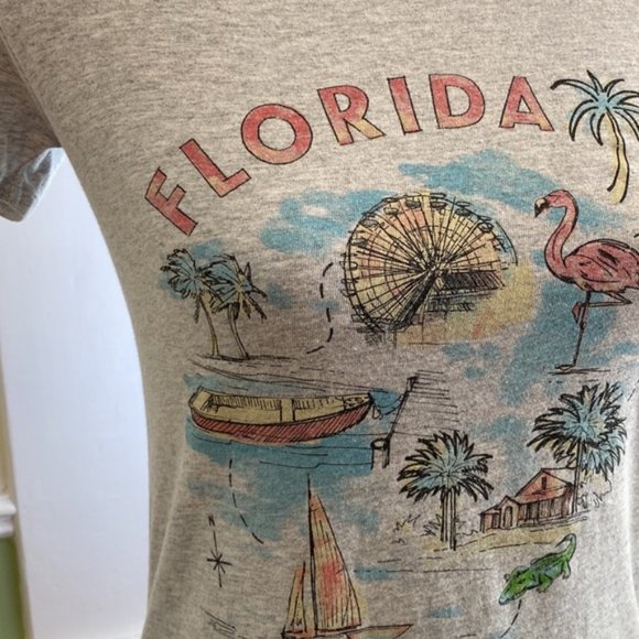 Old Navy Gray Florida Vintage Graphic T-Shirt with Flamingo Alligator Sailboat - Picture 5 of 7